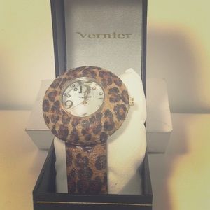 Vernier Round Gold Tone  Leopard Strap Watch